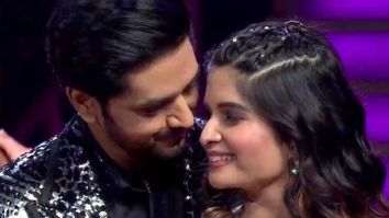 Bhavika Sharma of Ghum Hai Kisikey Pyaar Meiin aka Savi proposes Ishaan aka Shakti Arora on the stage of Star Parivaar Awards