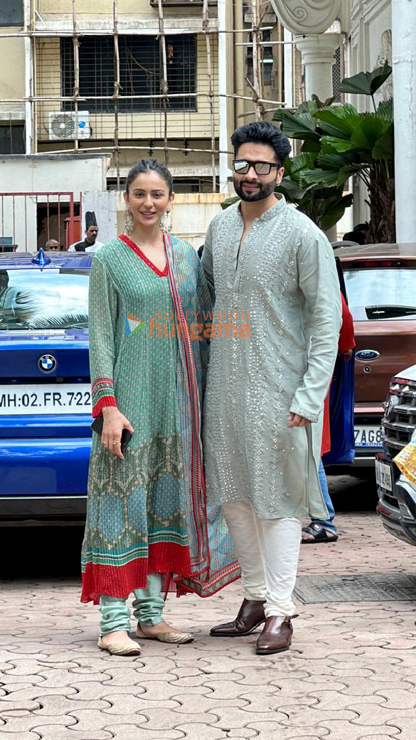Photos: Celebs snapped visiting Shilpa Shetty’s house for Ganpati