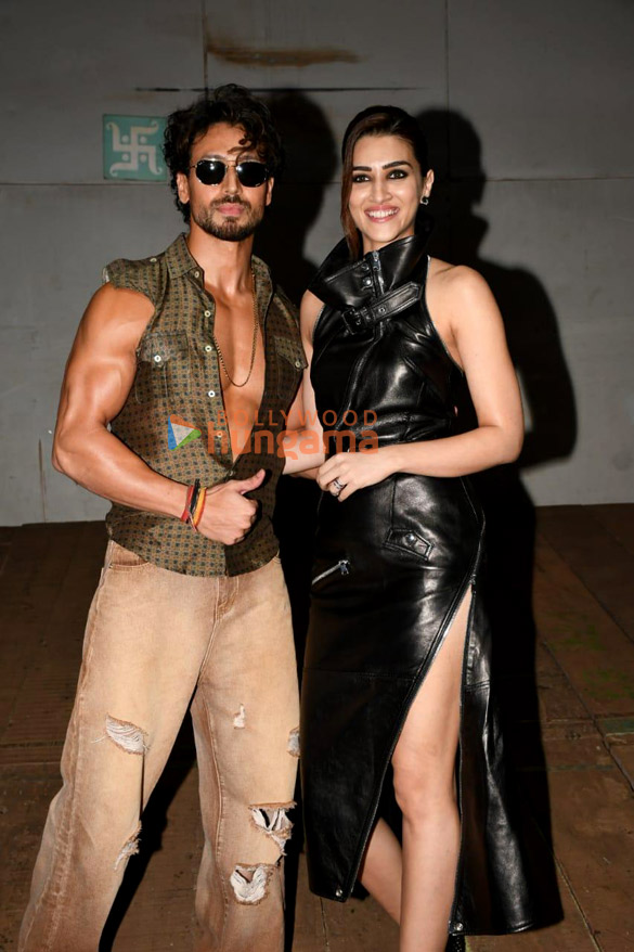 Photos: Tiger Shroff, Kriti Sanon, and Govinda snapped on the sets of India’s Best Dancer 3 Photos: Tiger Shroff, Kriti Sanon, and Govinda snapped on the sets of India’s Best Dancer 3