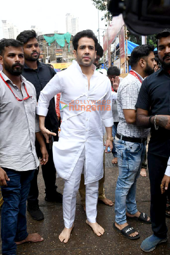 Photos: Tusshar Kapoor, Sherlyn Chopra and others snapped at Lalbaugcha Raja