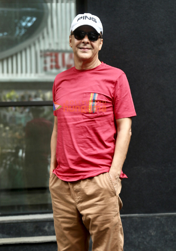 Photos: Vidhu Vinod Chopra snapped at the Excel Entertainment office Photos: Vidhu Vinod Chopra snapped at the Excel Entertainment office