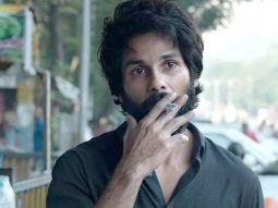 Shahid Kapoor says he used take two-hour showers during Kabir Singh after smoking two packs of cigarettes: “I don’t want my child to even smell nicotine” Shahid Kapoor says he used take two-hour showers during Kabir Singh after smoking two packs of cigarettes: “I don’t want my child to even smell nicotine”