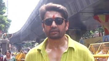 Shekhar Suman gets clicked in a casual shirt as he visits Lalbaug cha Raja