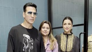 The ‘Kesari’ jodi pose for paps as they twin in black