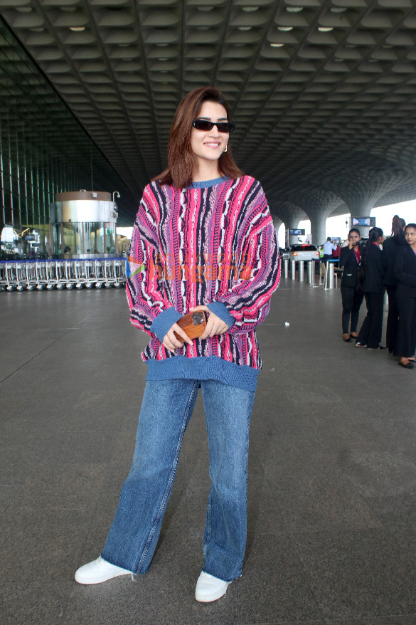 Photos: Kriti Sanon, Rani Mukerji, Disha Patani and others snapped at the airport
