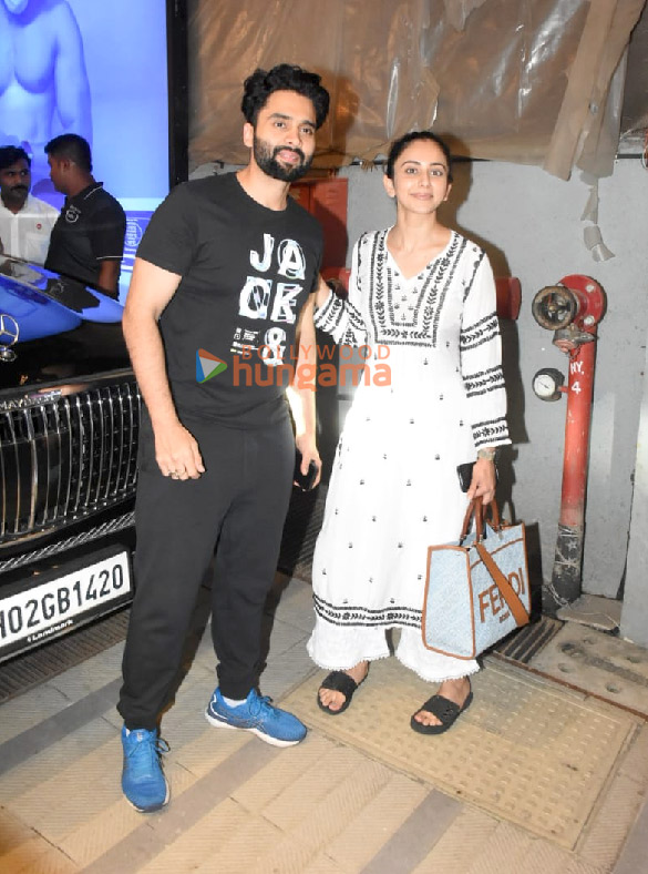 Photos: Rakul Preet Singh and Jackky Bhagnani snapped in Bandra Photos: Rakul Preet Singh and Jackky Bhagnani snapped in Bandra