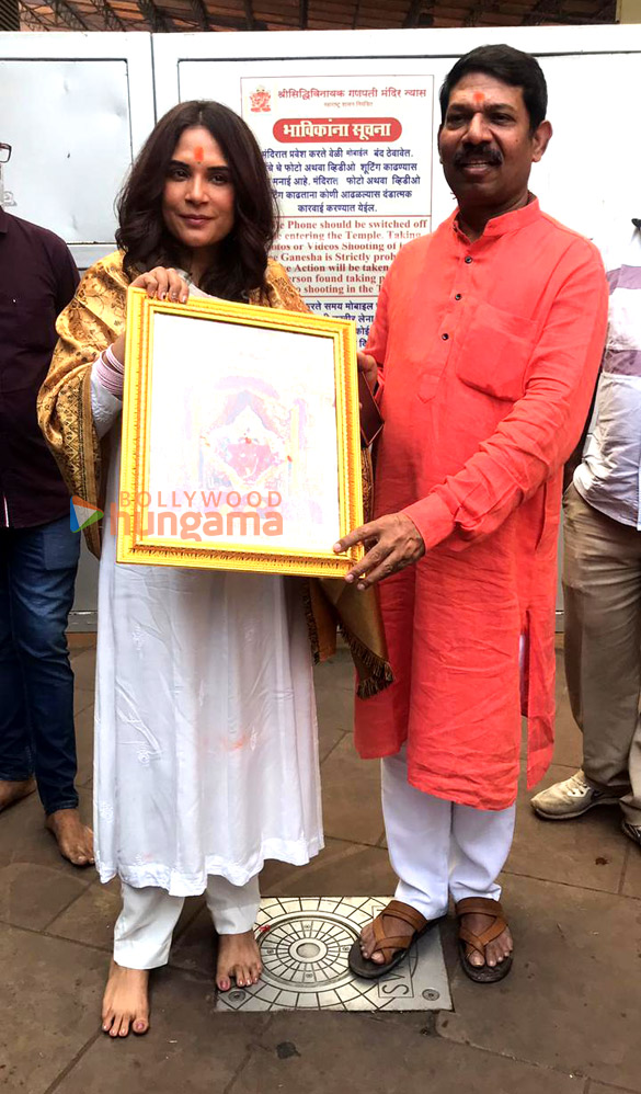 Photos: Richa Chadha snapped at Siddhivinayak Temple in Mumbai Photos: Richa Chadha snapped at Siddhivinayak Temple in Mumbai