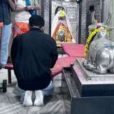 Vikrant Massey and 12th Fail team visit Mahakaleshwar temple to celebrate the success of Vidhu Vinod Chopra directorial