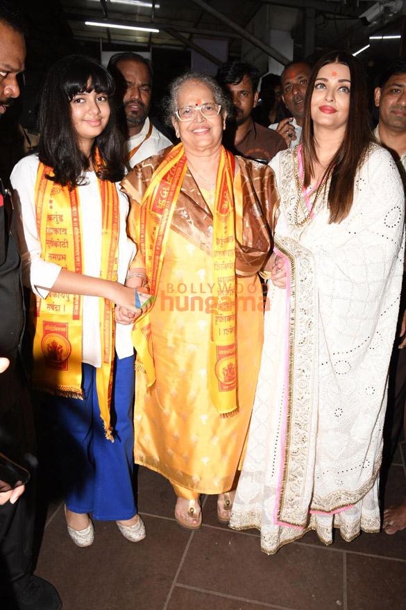 Photos: Aishwarya Rai Bachchan, Mukesh Ambani and others snapped at Siddhivinayak Temple Photos: Aishwarya Rai Bachchan, Mukesh Ambani and others snapped at Siddhivinayak Temple