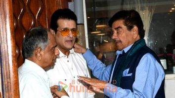 Photos: Celebs attend the prayer meet of Rajkumar Kohli