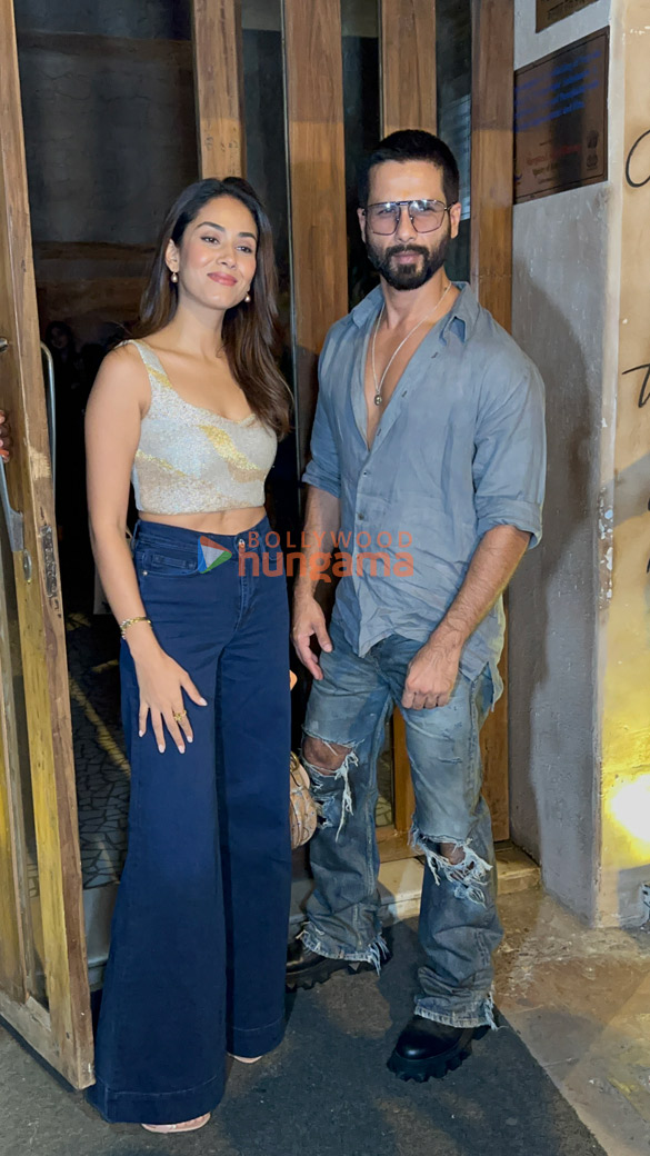 Photos: Shahid Kapoor, Ishaan khatter and others snapped at Bastian in Bandra Photos: Shahid Kapoor, Ishaan khatter and others snapped at Bastian in Bandra