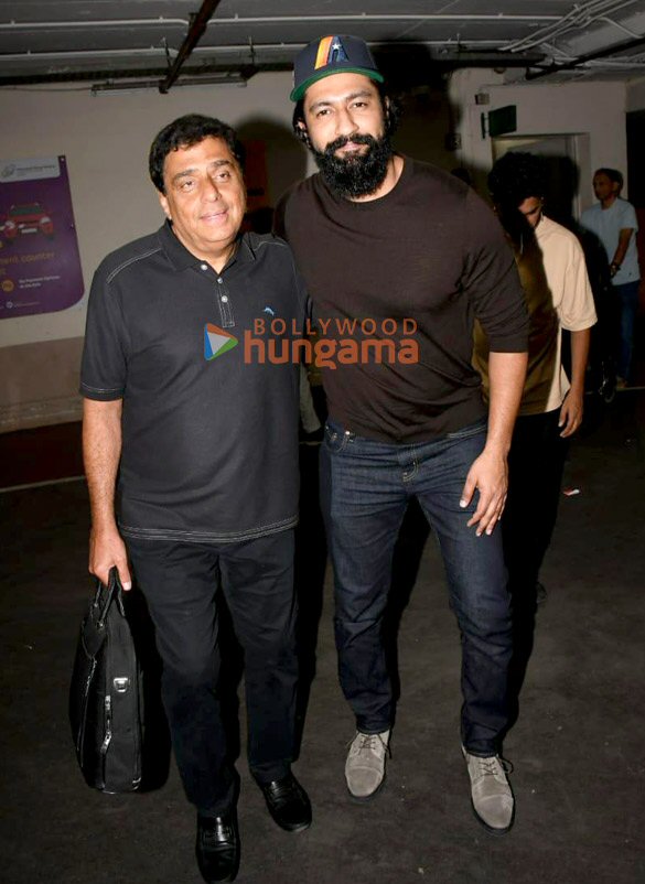 Photos: Vicky Kaushal, Deepika Padukone and others snapped at the airport Photos: Vicky Kaushal, Deepika Padukone and others snapped at the airport