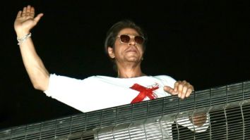 Mumbai Police arrest 3 people for stealing mobile phones of Shah Rukh Khan fans outside Mannat