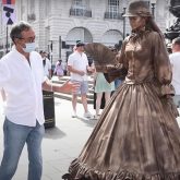 Taapsee Pannu recalls turning into living statue for Dunki and earning “some pounds”; Rajkumar Hirani jokes “London schedule ussi see nikla hai”