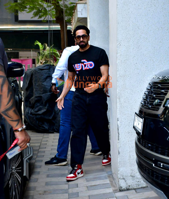 Photos: Ayushmann Khurrana snapped at T-Series office Photos: Ayushmann Khurrana snapped at T-Series office