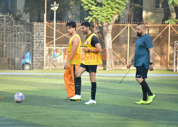 Photos: Kartik Aaryan, Abhishek Bachchan, Tiger Shroff and others snapped at all-star FC football match in Juhu Photos: Kartik Aaryan, Abhishek Bachchan, Tiger Shroff and others snapped at all-star FC football match in Juhu