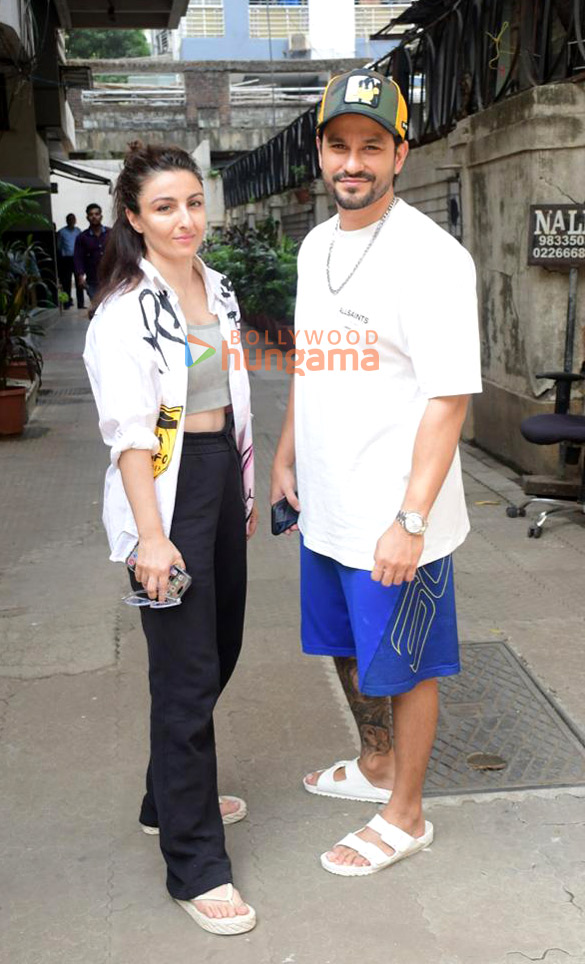 Photos: Soha Ali Khan and Kunal Kemmu spotted in Bandra