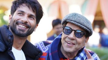 Shahid Kapoor and Kriti Sanon share unseen photos with Dharmendra on his 88th birthday from the sets of their untitled film