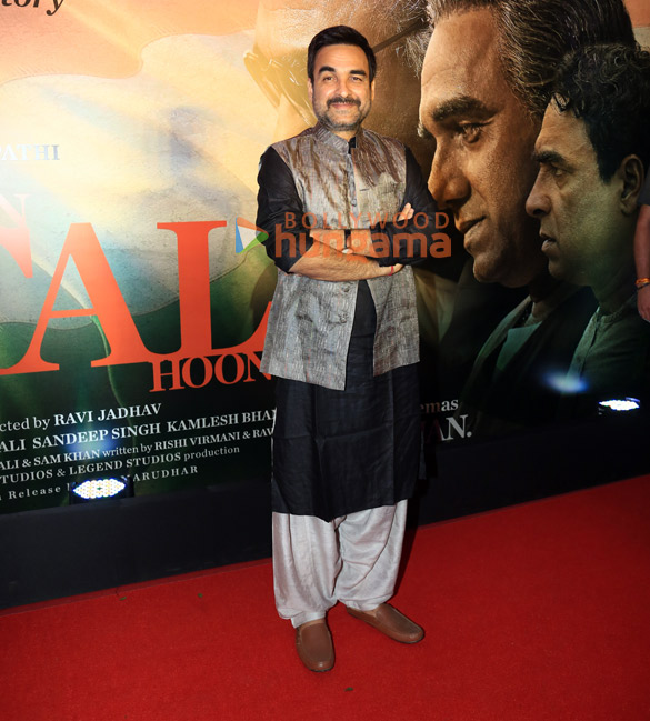 Photos: Pankaj Tripathi, Dhvani Bhanushali, Nawazuddin Siddiqui and others grace the special screening of Main Atal Hoon Photos: Pankaj Tripathi, Dhvani Bhanushali, Nawazuddin Siddiqui and others grace the special screening of Main Atal Hoon