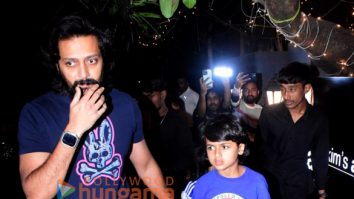 Photos: Riteish Deshmukh snapped at Hakim’s Aalim salon in Bandra