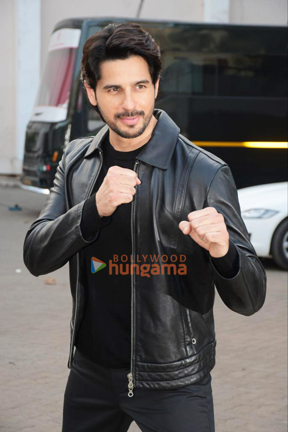 Photos: Sidharth Malhotra, Vivek Oberoi and Shilpa Shetty snapped during Indian Police Force promotions Photos: Sidharth Malhotra, Vivek Oberoi and Shilpa Shetty snapped during Indian Police Force promotions