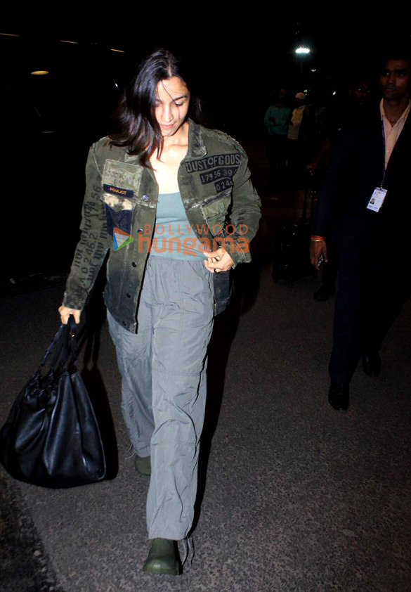 Photos: Alia Bhatt snapped at the airport Photos: Alia Bhatt snapped at the airport
