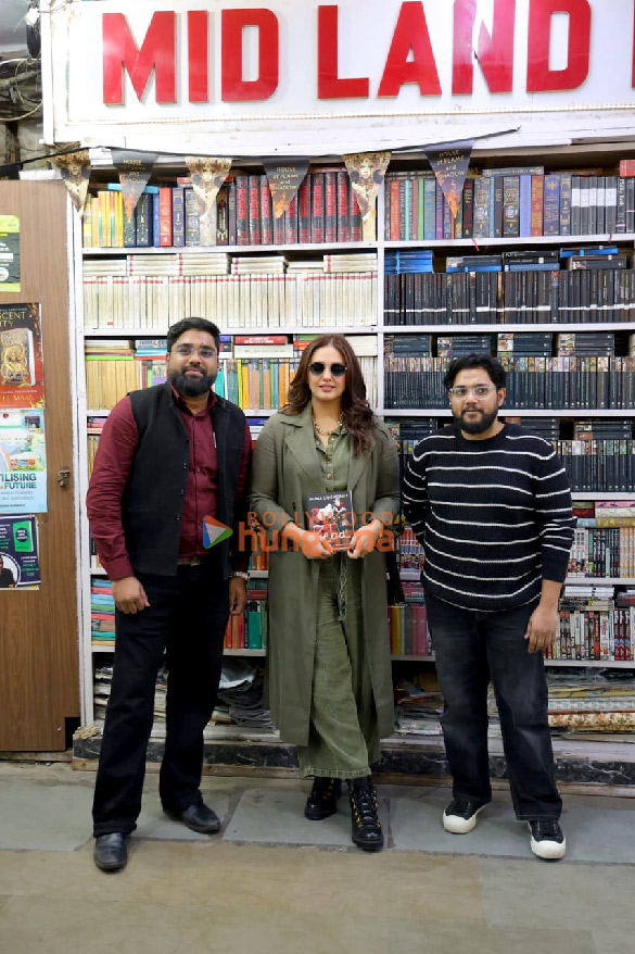 Photos: Huma Qureshi snapped signing copies of her first novel, Zeba: An Accidental Superhero, for her fans in a Delhi bookstore Photos: Huma Qureshi snapped signing copies of her first novel, Zeba: An Accidental Superhero, for her fans in a Delhi bookstore