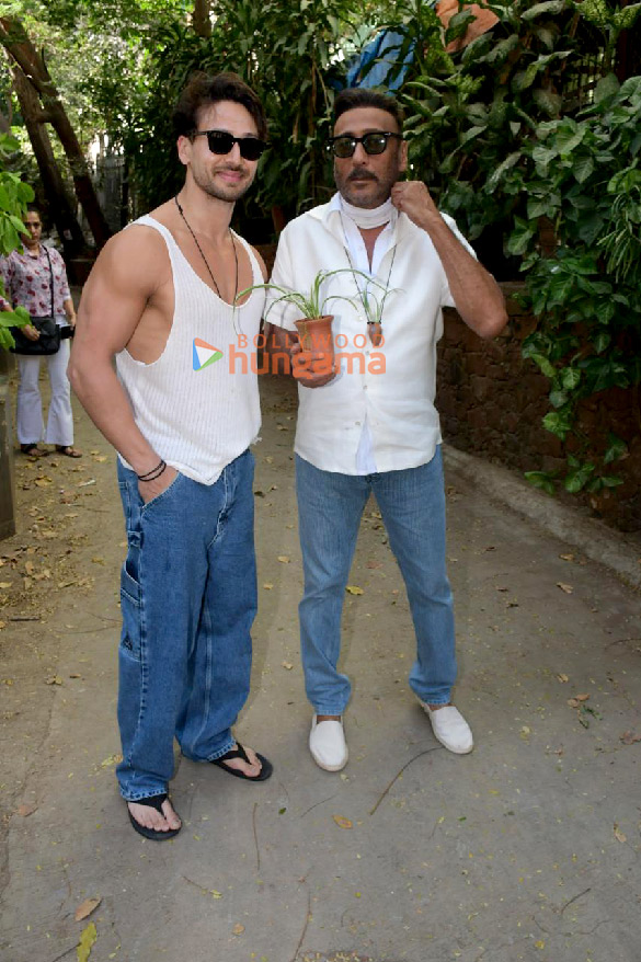 Photos: Jackie Shroff and Tiger Shroff snapped at Krome Studio in Bandra Photos: Jackie Shroff and Tiger Shroff snapped at Krome Studio in Bandra
