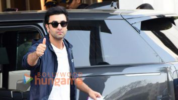 Photos: Ranbir Kapoor, Neetu Singh and Arjun Kapoor snapped at Kalina airport