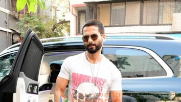 Photos: Shahid Kapoor spotted outside a cafe in Bandra