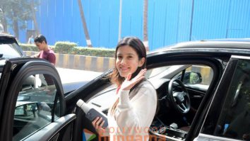 Photos: Shanaya Kapoor snapped outside a clinic in Bandra