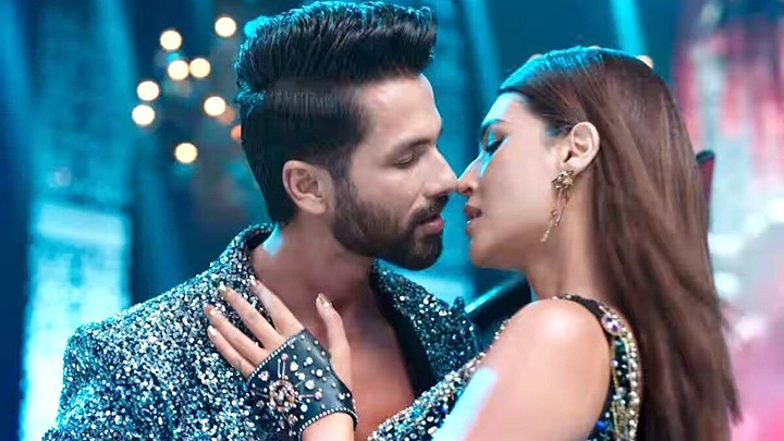 Teri Baaton Mein Aisa Uljha Jiya: Gallan (Song): Shahid Kapoor, Kriti Sanon
