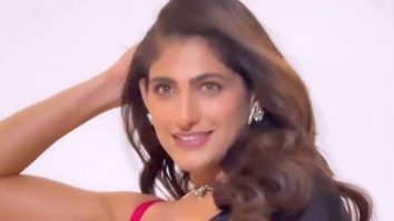 Kubbra Sait looks elegantly beautiful dressed in this saree!