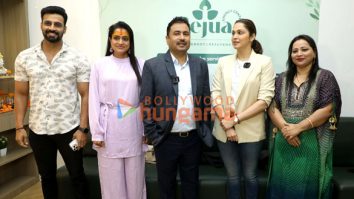 Photos: Isha Koppikar donates blood at Dr. Santosh Pandey’s Blood Donation Camp