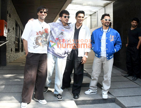 Photos: Kunal Kemmu, Divyenndu, Avinash Tiwari and Pratik Gandhi snapped promoting their film Madgaon Express at Game Papacio, Bandra Photos: Kunal Kemmu, Divyenndu, Avinash Tiwari and Pratik Gandhi snapped promoting their film Madgaon Express at Game Papacio, Bandra