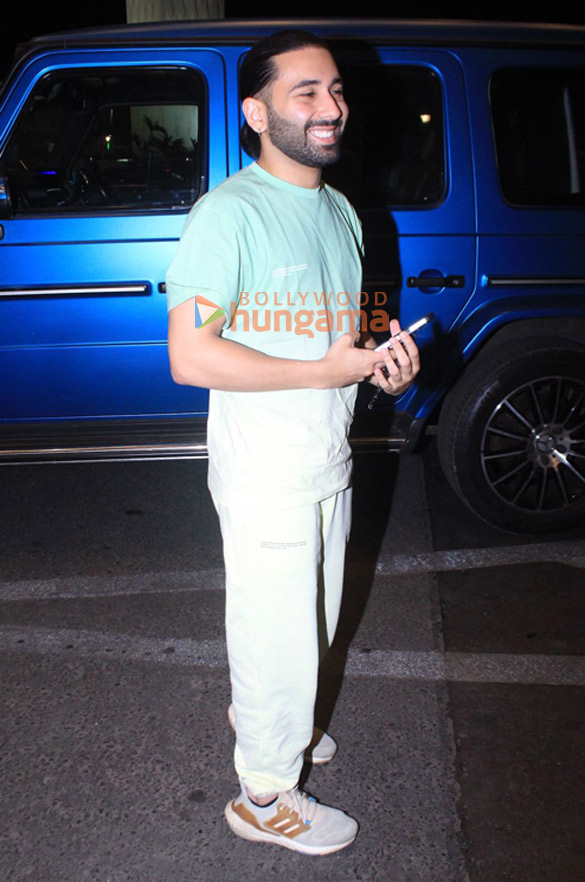 Photos: Orhan Awatramani and Rohit Sharma snapped at the airport Photos: Orhan Awatramani and Rohit Sharma snapped at the airport