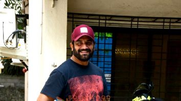 Photos: Sharad Kelkar snapped in Santacruz