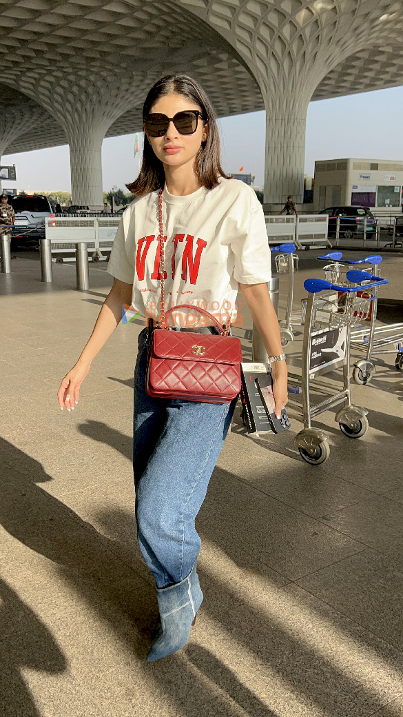 Photos: Mouni Roy and Fardeen Khan snapped at the airport Photos: Mouni Roy and Fardeen Khan snapped at the airport