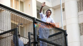 Photos: Shah Rukh Khan greets his fans from the balcony of his bungalow Mannat on the occasion of Eid