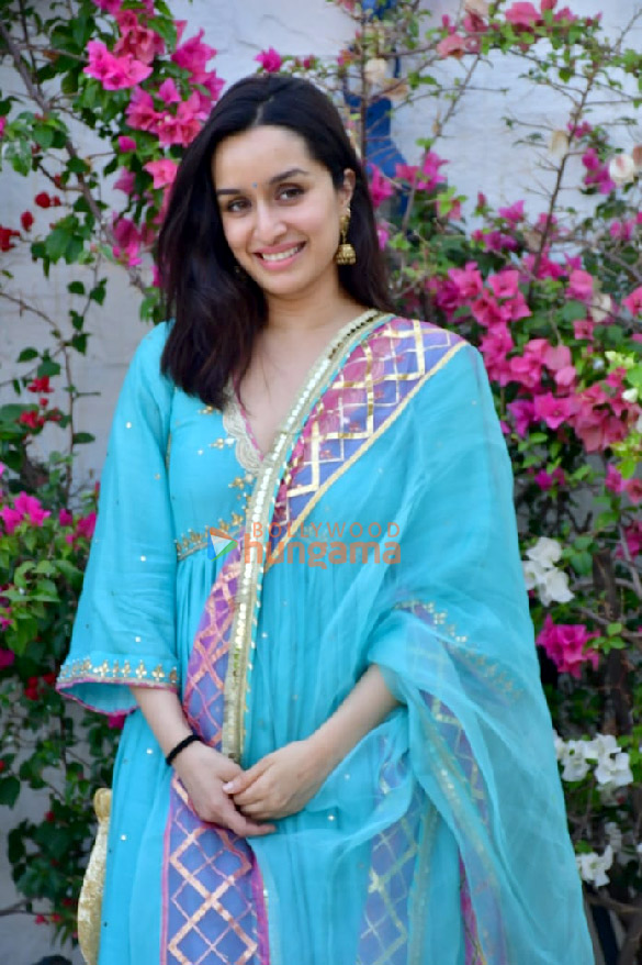 Photos: Shraddha Kapoor snapped at Zoa Morani’s residence in Juhu Photos: Shraddha Kapoor snapped at Zoa Morani’s residence in Juhu