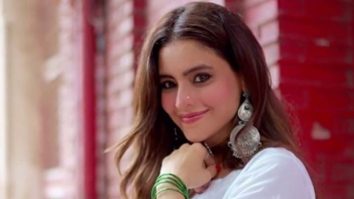 Priceless smile! Aamna Sharif looks beautiful in this white outfit