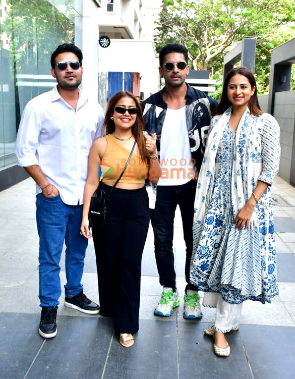 Photos: Neha Kakkar, Ravi Dubey and Sargun Mehta snapped in Andheri Photos: Neha Kakkar, Ravi Dubey and Sargun Mehta snapped in Andheri