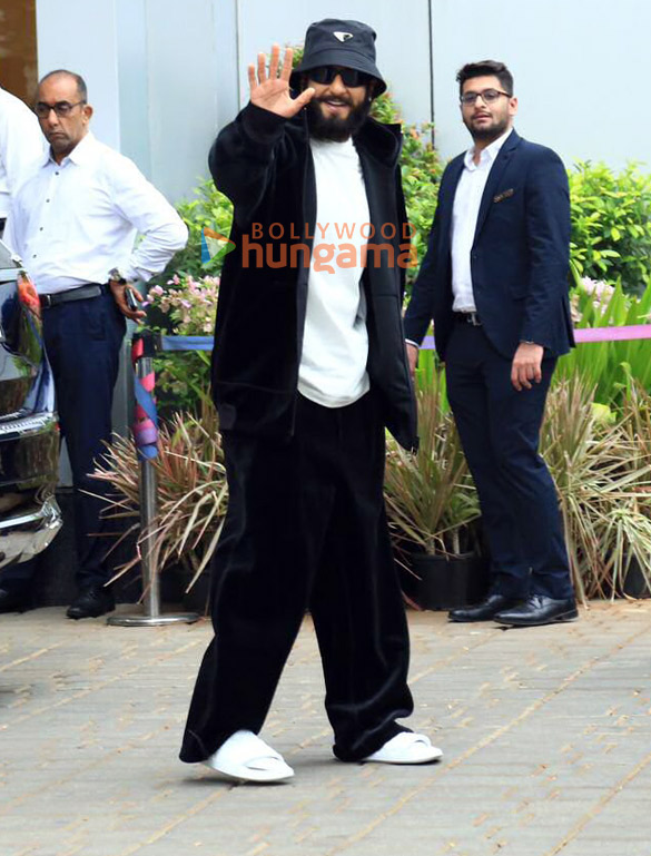 Photos: Salman Khan, Ranveer Singh, Mahendra Singh Dhoni and others snapped at Kalina airport Photos: Salman Khan, Ranveer Singh, Mahendra Singh Dhoni and others snapped at Kalina airport