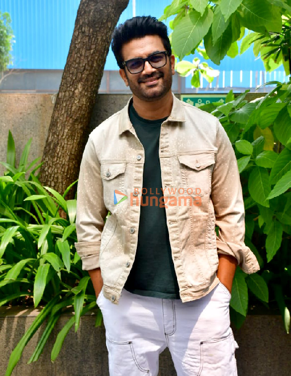 Photos: Sharad Kelkar snapped promoting Baahubali: Crown of Blood Photos: Sharad Kelkar snapped promoting Baahubali: Crown of Blood