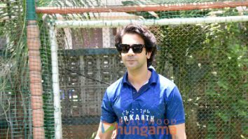 Photos: Zaheer Khan and Rajkummar Rao with team Srikanth snapped playing cricket with visually impaired players at Astro Turf, NSCI Club, Worli