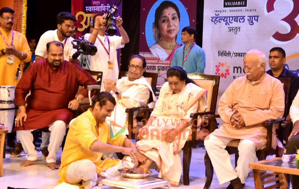Photos: Asha Bhosle, Sonu Nigam, Sudesh Bhosle, Suresh Wadkar and others snapped at the launch of Svarsvamini Asha Photos: Asha Bhosle, Sonu Nigam, Sudesh Bhosle, Suresh Wadkar and others snapped at the launch of Svarsvamini Asha
