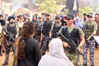 Akshay Kumar, Daler Mehndi, Paresh Rawal and others hold gun in LEAKED image from Welcome To The Jungle set