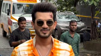 Arjun Bijlani poses with Kashmera Shah at Laughter Chefs set