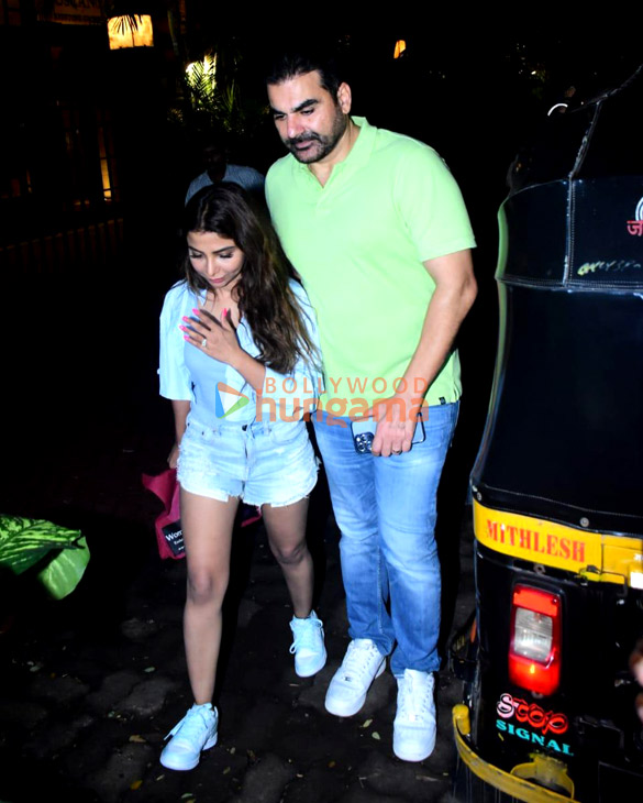 Photos: Arbaaz Khan and Sshura Khan snapped at the hospital Photos: Arbaaz Khan and Sshura Khan snapped at the hospital