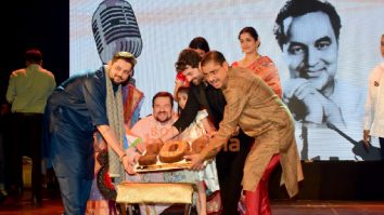 Photos: Neil Nitin Mukesh, Sonu Nigam, Javed Akhtar, Udit Narayan, Anu Malik, and others attend ISAMRA’s event to pay tribute to legendary singer Mukesh